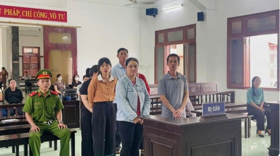 Các bị cáo tại phiên tòa xét xử sơ thẩm. Ảnh: Cao Nguyên