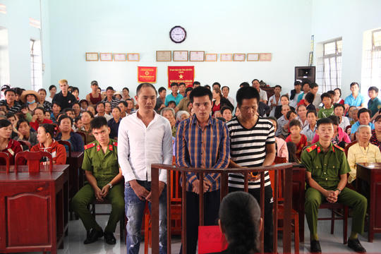 3 bị cáo tại phiên tòa. ( Ảnh: báo NLĐ)