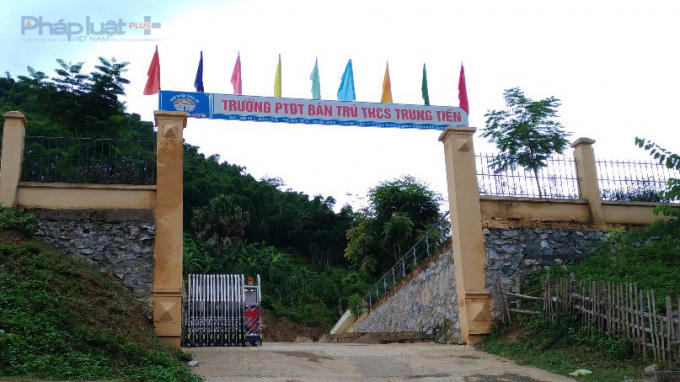 Liên tục trong 3 năm, bà Vũ Thị Huệ, Hiệu trưởng trường PTDTBT-THCS Trung Tiến đã lập khống danh sách 33 học sinh, trục lợi 190 triệu đồng. (Ảnh: Anh Thắng)