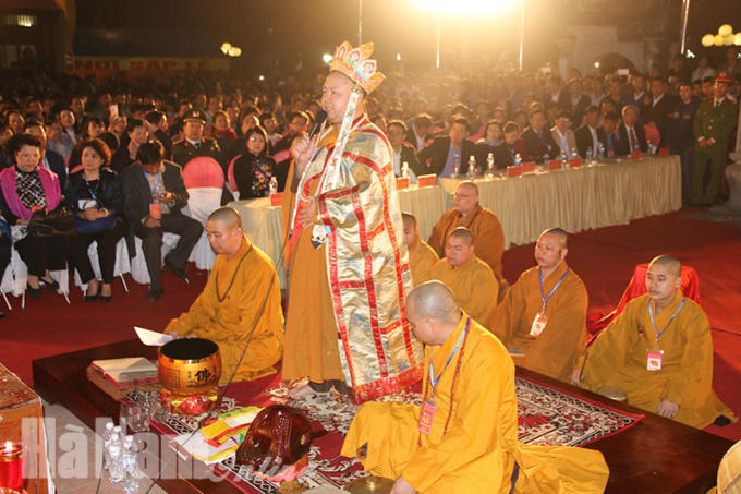 Nghi lễ tâm linh trước khi diễn ra Lễ phát lương đền Trần Thương.