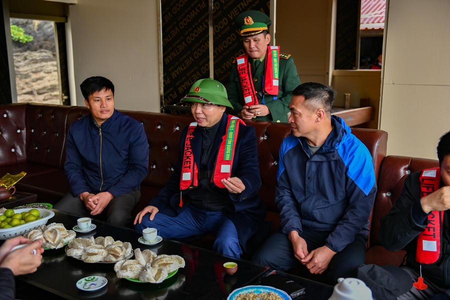 Phó Thủ tướng Trần Hồng Hà biểu dương tinh thần nỗ lực, cố gắng của các hợp tác xã trong việc khắc phục hậu quả cơn bão số 3, nhanh chóng khôi phục sản xuất.