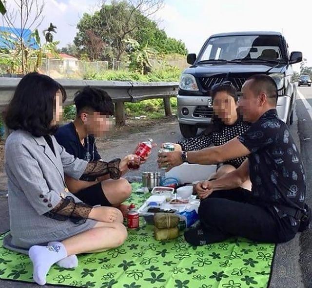 Phạt t&agrave;i xế mở tiệc gia đ&igrave;nh tr&ecirc;n cao tốc Nội B&agrave;i - L&agrave;o Cai