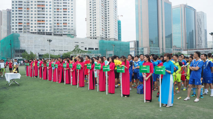 Giải năm nay có sự tham dự của 3 đội khách mời gồm: FC Liên quân các Nhà báo tại Hà Nội, FC VOV, Trường CĐ ASEAN.