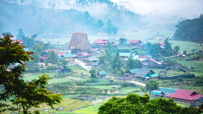 Làng du lịch Vi Rơ Ngheo bao bọc 5 dãy núi.