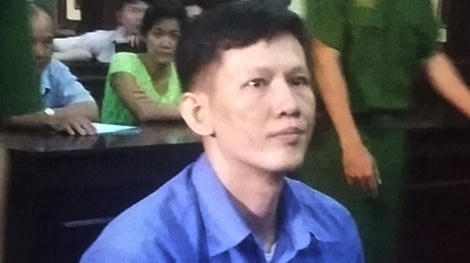 Đối tượng Hùng tại phiên tòa xét xử.