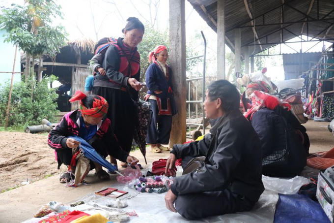 Rực rỡ phi&ecirc;n chợ cuối năm v&ugrave;ng cao H&agrave; Giang
