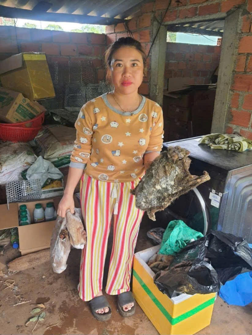 Đối tượng Trần Thị Lan cùng tang vật. Ảnh: Công an tỉnh Gia Lai