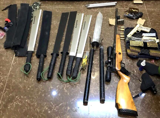 Số vũ khí, hung khí thu được tại căn nhà ông Tuấn thuê.