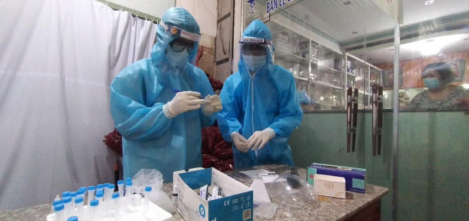 Việc xét nghiệm cũng diễn ra nhanh gọn, đảm bảo các quy định phòng chống dịch