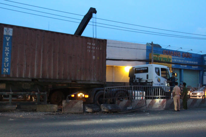 Hiện trường vụ tai nạn trên quốc lộ 13.