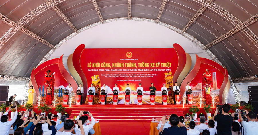 Lãnh đạo bộ, ngành Trung ương, tỉnh An Giang, đặc khu Phú Quốc thực hiện nghi thức khởi công các dự án: Tuyến tàu điện đô thị đoạn 1, hồ nước Dương Đông 2; khu tái định cư Cửa Cạn; khu tái định cư Hàm Ninh.