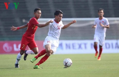 U22 Việt Nam nhận lời động viên từ Chủ tịch LĐBĐ Việt Nam- ông Lê Khánh Hải. (Ảnh: Văn Đỗ)