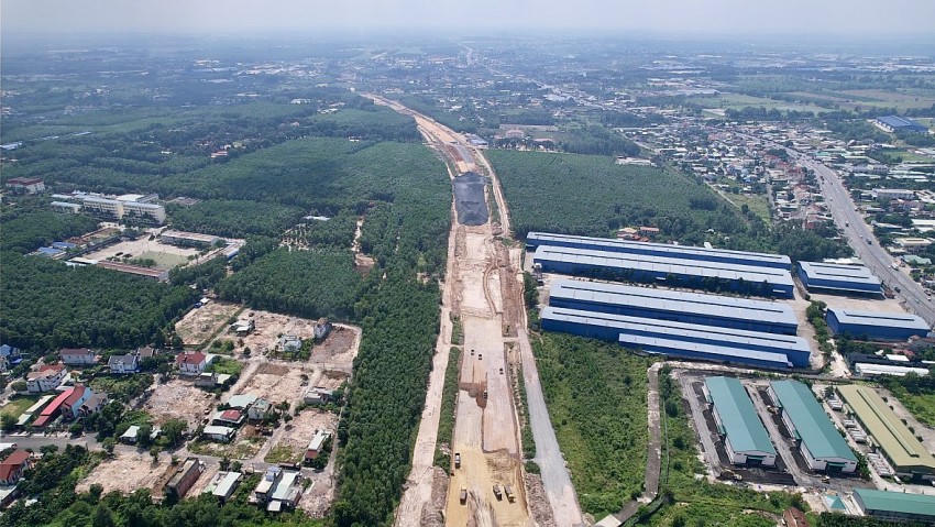 Nhiều đoạn cao tốc đường đã nên hình hài.