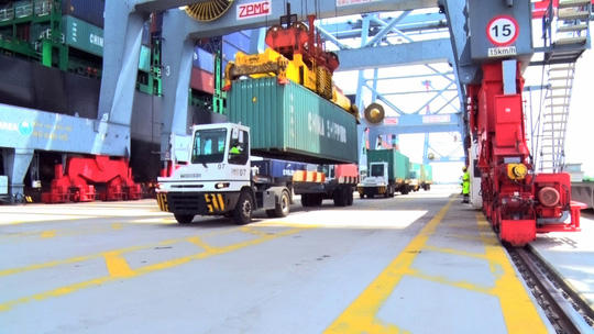 Khu vực cảng Tân Cảng Cái Mép, nơi phát hiện vụ nhập container chứa 100 bánh cocain. Ảnh: Ngọc Giang