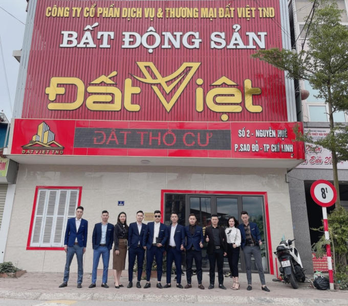Công ty Cổ phần Dịch vụ và Thương mại Đất Việt TND có trụ sở chính tại số 2 Đường Nguyễn Huệ phường Sao Đỏ, TP Chí Linh và hai chi nhánh tại thị trấn Phủ, huyện Bình Giang và số 48 đường Hữu Nghị, phường Sao Đỏ, TP Chí Linh.