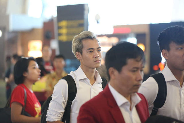 H&igrave;nh ảnh đo&agrave;n Olympic Việt Nam l&ecirc;n chuy&ecirc;n cơ về nước