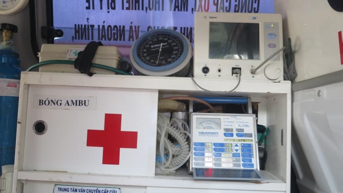 Chiếc xe vận chuyển cấp cứu có đầy đủ trang thiết bị y tế hoạt động theo đúng quy định của pháp luật.
