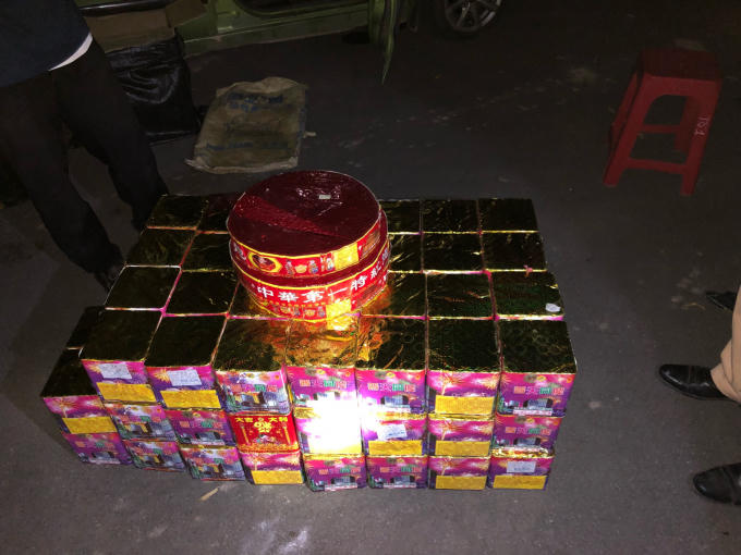 137,5 kg pháo hoa và pháo nổ bị thu giữ.