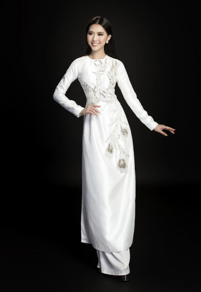 Hoa hậu Tường Linh hành hương Nepal ngày đầu năm