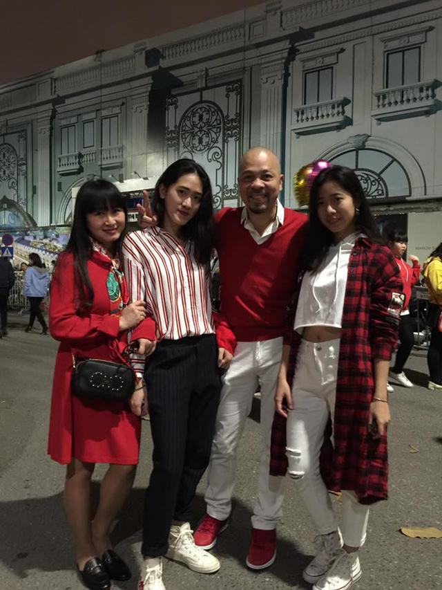 Gia đình nghệ sĩ Đức Hùng du xuân đêm giao thừa.