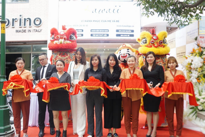 Sau khi kết hôn cô thường xuyên tham gia hoạt động kinh doanh.