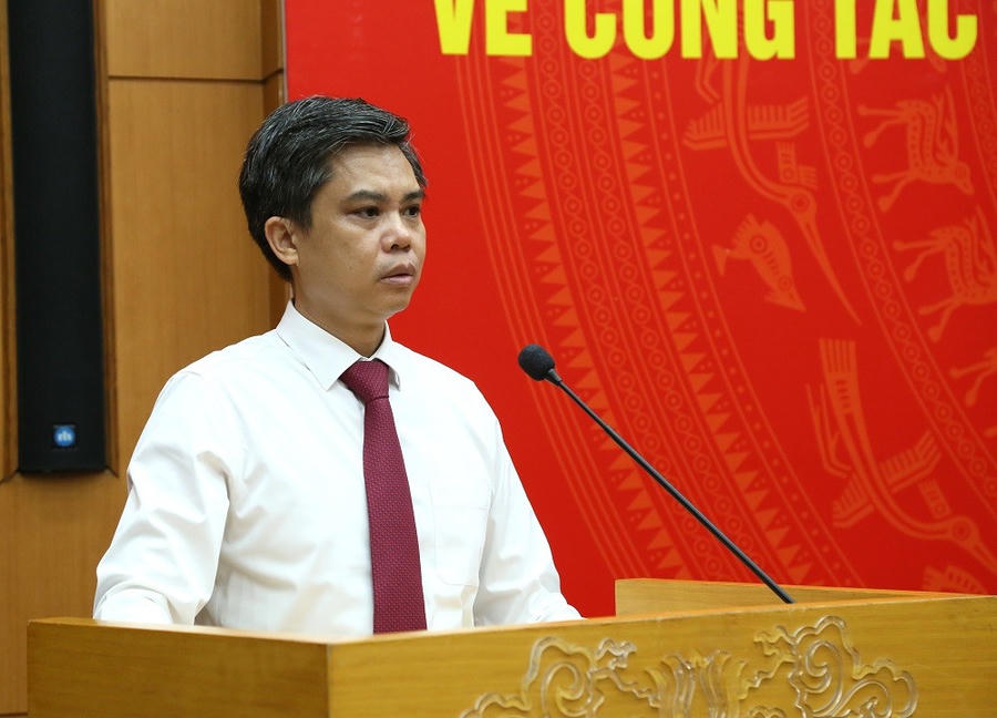 Ông Nguyễn Văn Chiến, Ủy viên Ban Thường vụ Tỉnh ủy, Trưởng ban Tuyên giáo và Dân vận Tỉnh ủy phát biểu tại hội nghị ký kết.