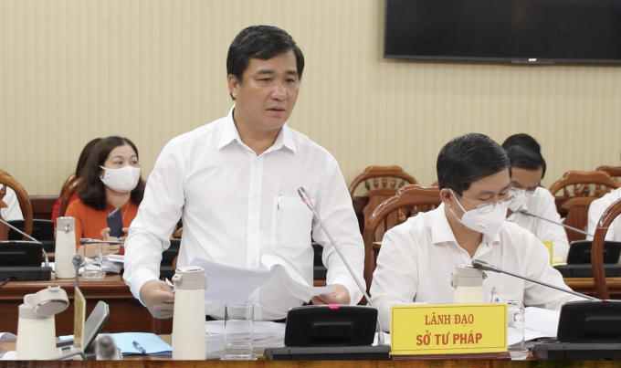 Giám đốc Sở Tư pháp – Dương Minh Tuấn báo cáo kết quả đạt được trong năm 2021 và Quý I năm 2022.