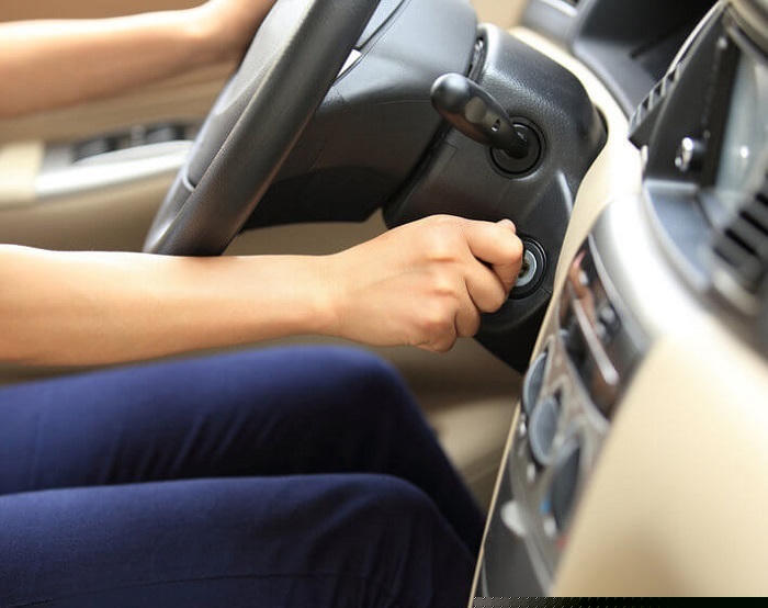 Nên khởi động xe khoảng 30 giây đến 1 phút rồi mới lăn bánh.