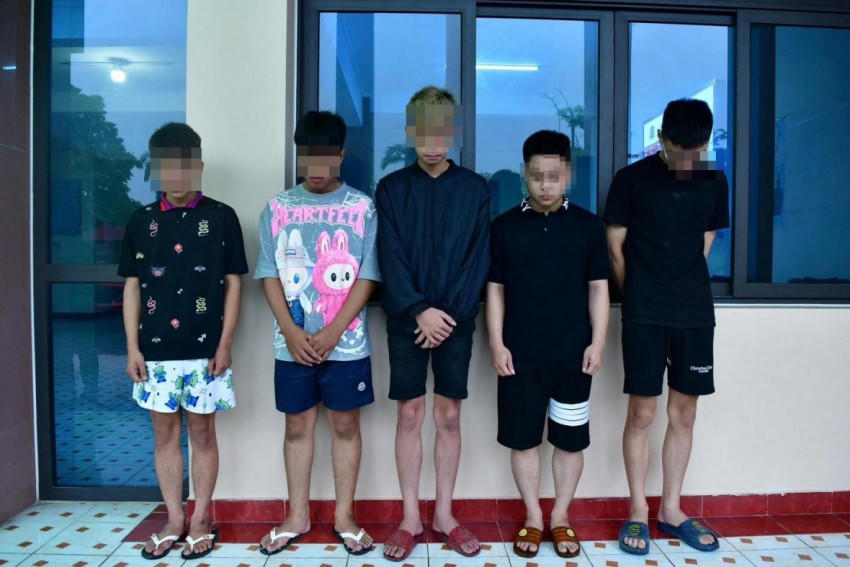 Các đối tượng tại cơ quan công an. (Ảnh: Công an Tuyên Quang).