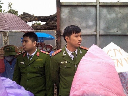 Cơ quan chức năng có mặt tại hiền trường để đảm bảo trật tự an ninh.