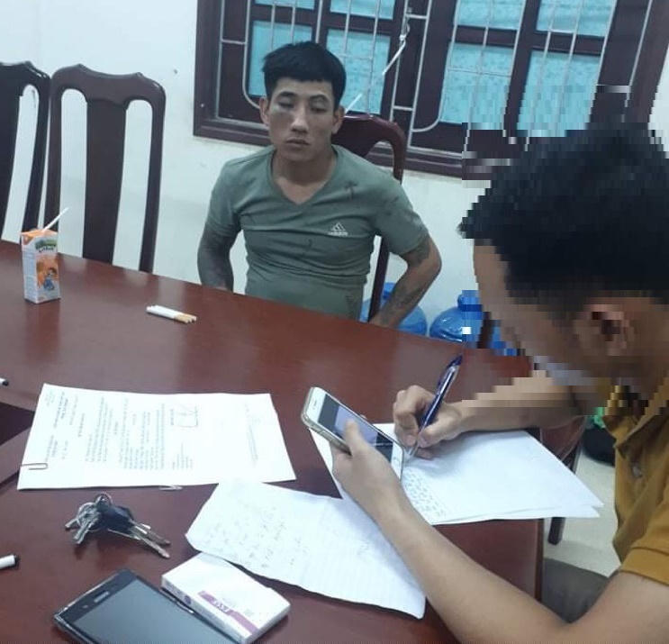 Đối tượng Đinh Thông tại cơ quan Công an.