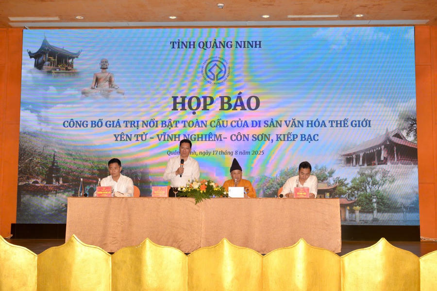 Quang cảnh buổi họp báo.