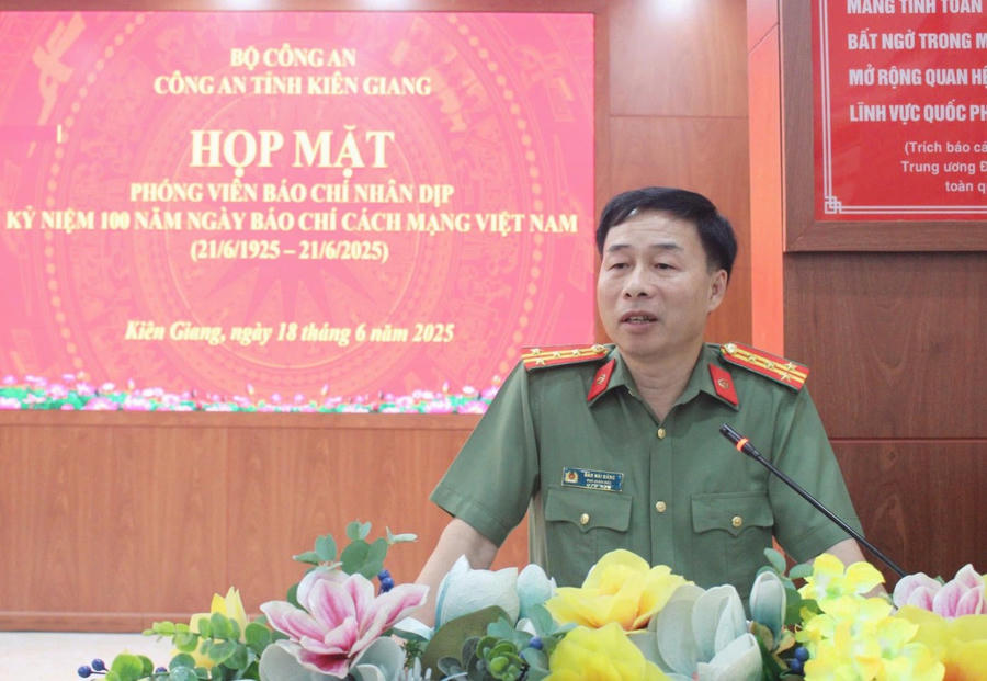 Phó Giám đốc Công an tỉnh Kiên Giang Đại tá Đào Hải Đăng phát biểu tại buổi họp mặt