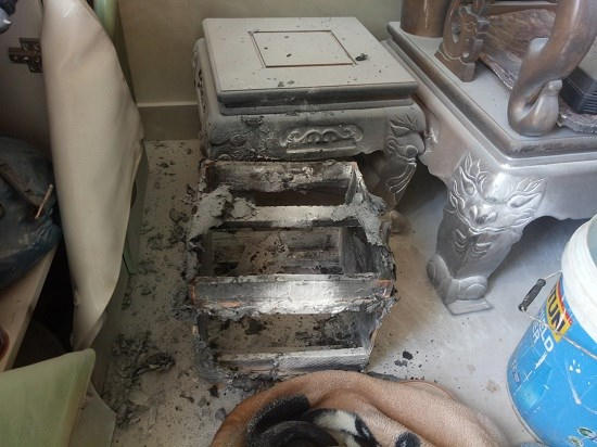 Nhiều đồ đạc trong căn nhà xảy ra vụ nổ bị vỡ vụn, hư hỏng nặng