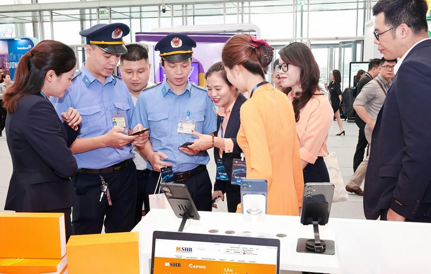Các sản phẩm dịch vụ số của SHB nhận được sự quan tâm lớn tại sự kiện.