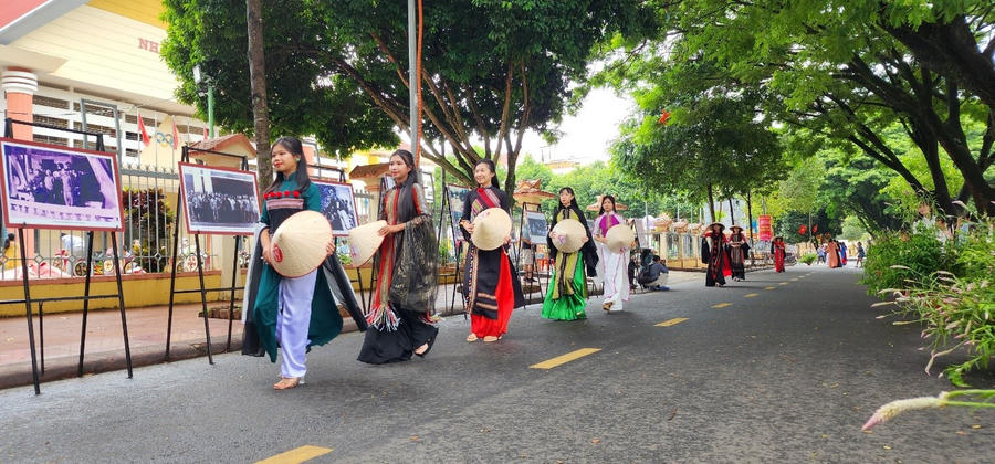 Các em thiếu niên các dân tộc trong tỉnh trình diễn thời trang “Tự hào bản sắc dân tộc”” chào mừng Lễ quốc khánh 2/9