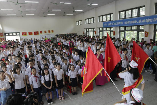 Trường PTCS Xã Đàn Là ngôi trường duy nhất ở thủ đô Hà Nội có các lớp chuyên biệt cho trẻ khiếm thính với hàng trăm học sinh được chia ra trong các lớp học chuyên biệt.