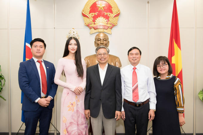 Nàng hậu cũng thể hiện sự ngưỡng mộ về một đất nước Nhật Bản với đầy đủ sự tiện nghi, văn minh.