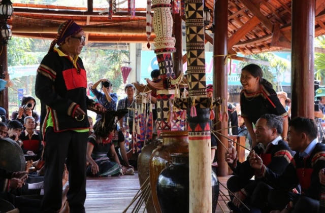 Khám phá 'chiếc vòng thần kỳ' trên tay người Êđê