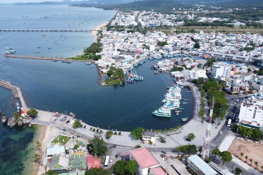 Về vị trí, chức năng, vai trò, Phú Quốc là đô thị biển - đảo có sức hấp dẫn, đạt tiêu chuẩn đô thị loại I