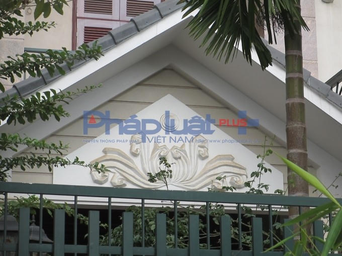 Ngôi biệt thự với nhiều chi tiết hoa văn cầu kỳ.