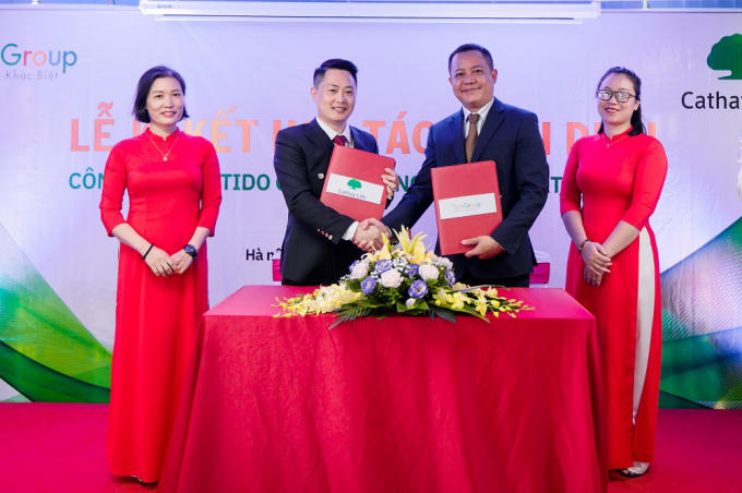 Lễ kí kết hợp tác toàn diện giữa Tido Group và Cathay Life.