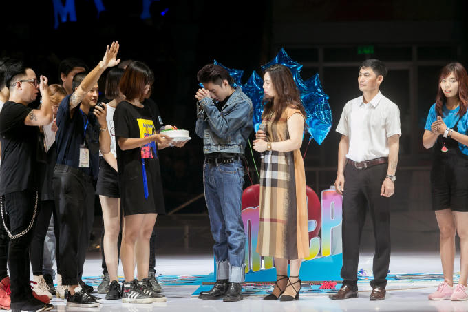 Nam ca sĩ ước nguyệt trong ngày sinh nhật của mình