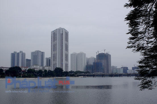 Khu đô thị Linh Đàm mọc lên các tòa nhà 35 - 40 tầng đã phá vỡ quy hoạch làm khổ cuộc sống người dân.