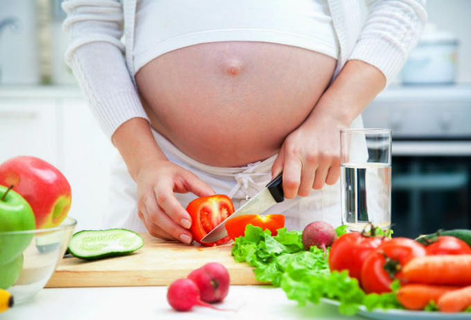 Thai phụ nên có chế độ ăn uống hợp lý dịp tết