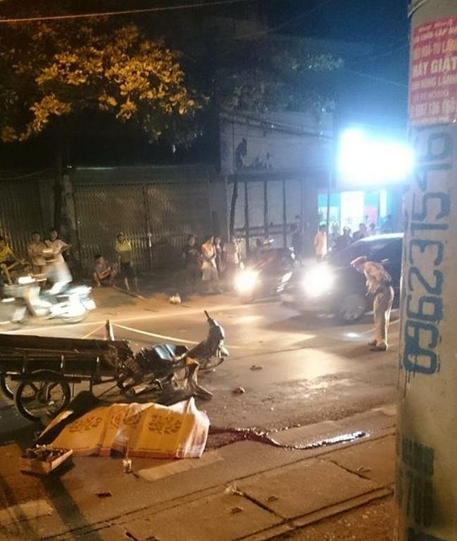 CSGT khám nghiệm hiện trường