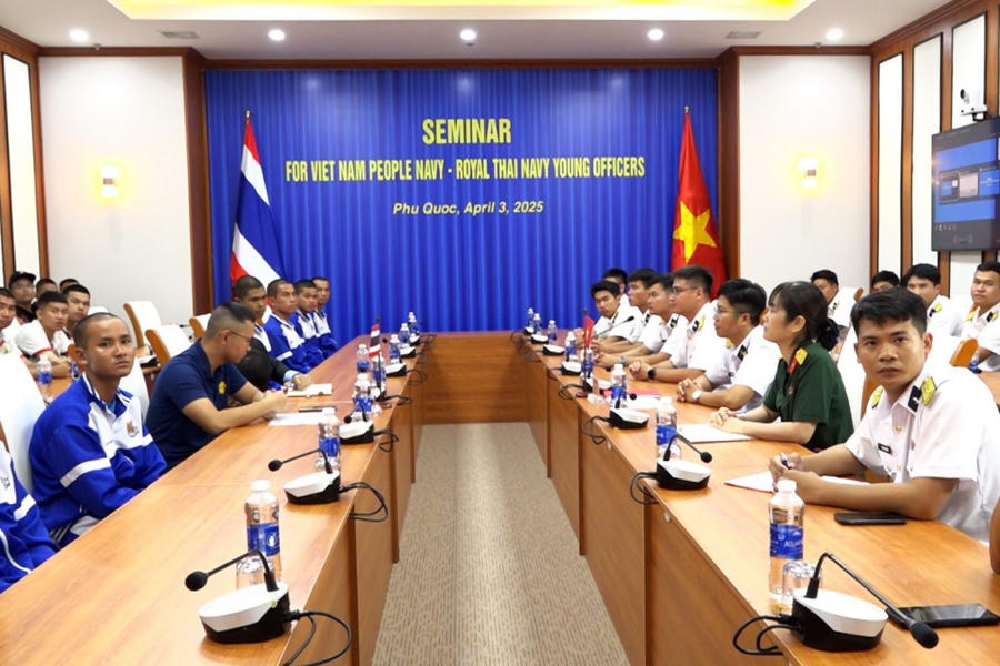 Quang cảnh buổi tọa đàm sĩ quan trẻ