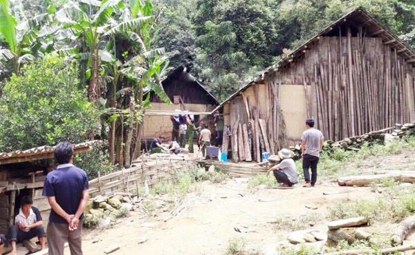 Ngôi nhà của anh Tẩn Ông Nải nằm sâu trên núi.