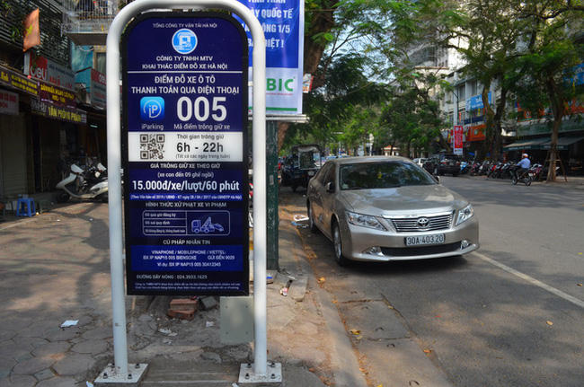 Hà Nội: Dùng đầu số 9556 cho dịch vụ gửi xe qua điện thoại. (Ảnh: VTV)
