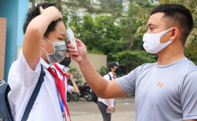 Hướng dẫn Liên ngành Sở GD-ĐT và Sở Y tế Hà Nội cũng cung cấp bộ 16 tiêu chí đánh giá trước, trong và sau khi học sinh đến trường học (Ảnh: Việt Hà). 